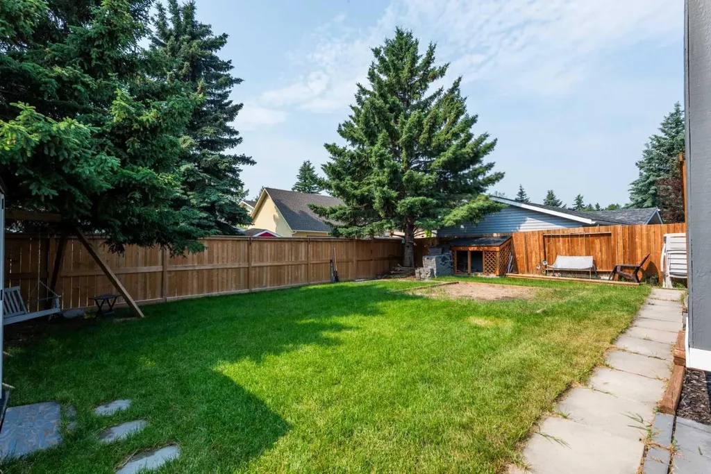304 Shawcliffe Circle SW Calgary AB T2Y1A4