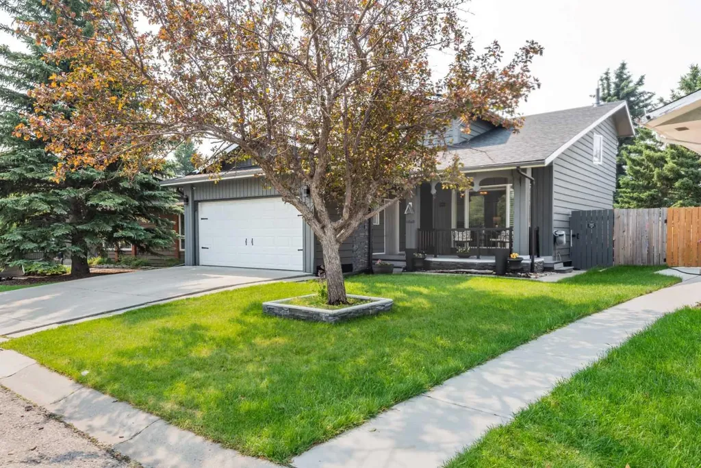 304 Shawcliffe Circle SW Calgary AB T2Y1A4