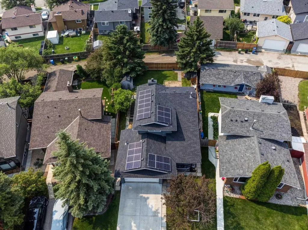 304 Shawcliffe Circle SW Calgary AB T2Y1A4