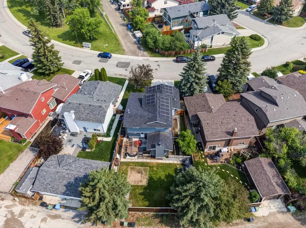 304 Shawcliffe Circle SW Calgary AB T2Y1A4
