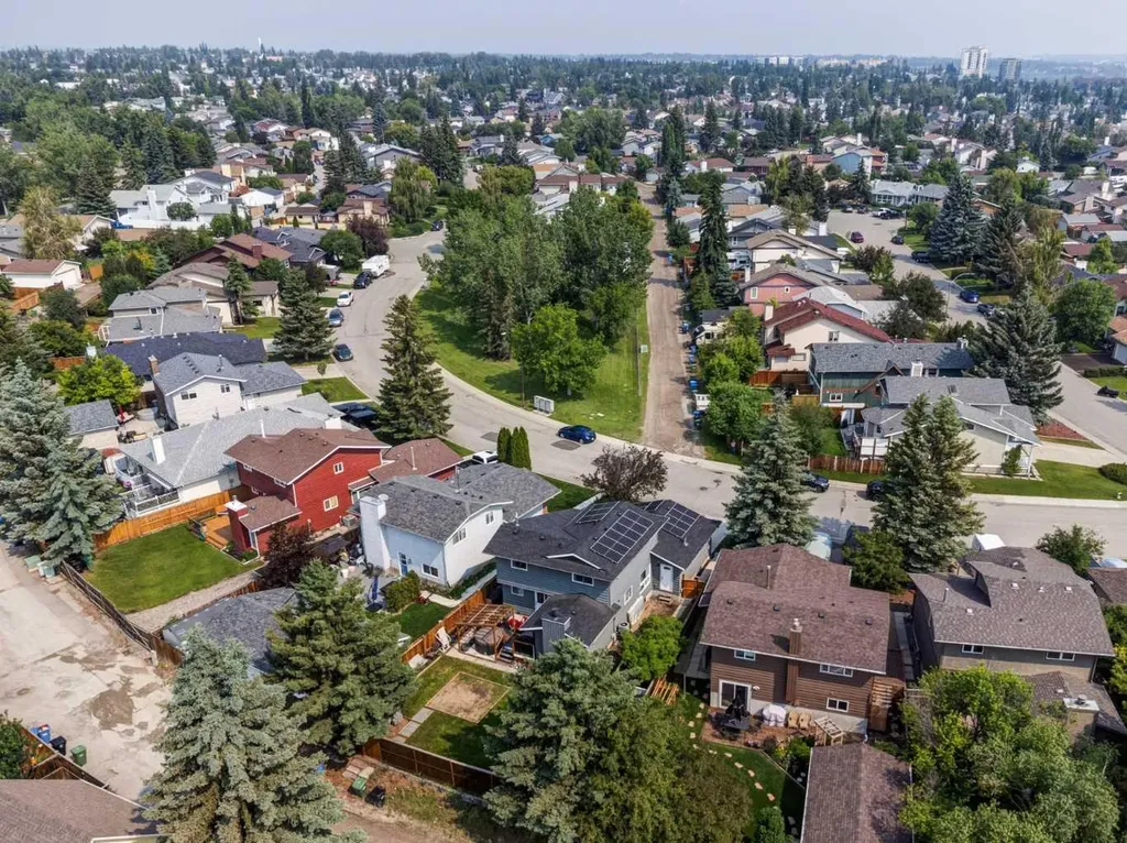 304 Shawcliffe Circle SW Calgary AB T2Y1A4