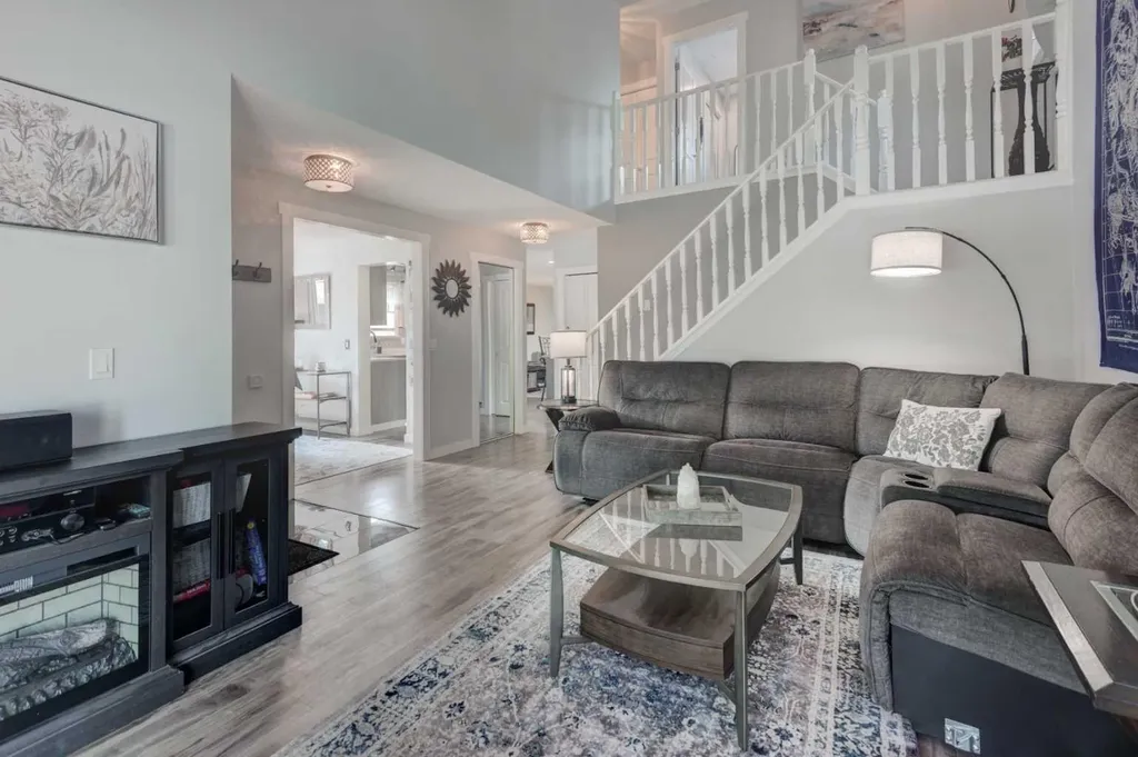 304 Shawcliffe Circle SW Calgary AB T2Y1A4