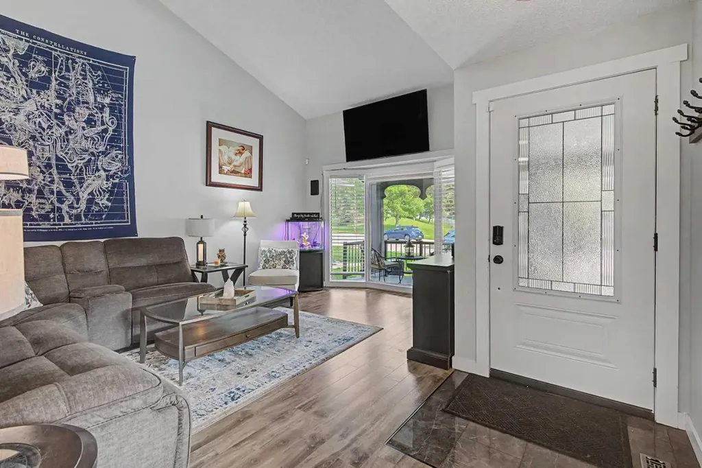 304 Shawcliffe Circle SW Calgary AB T2Y1A4