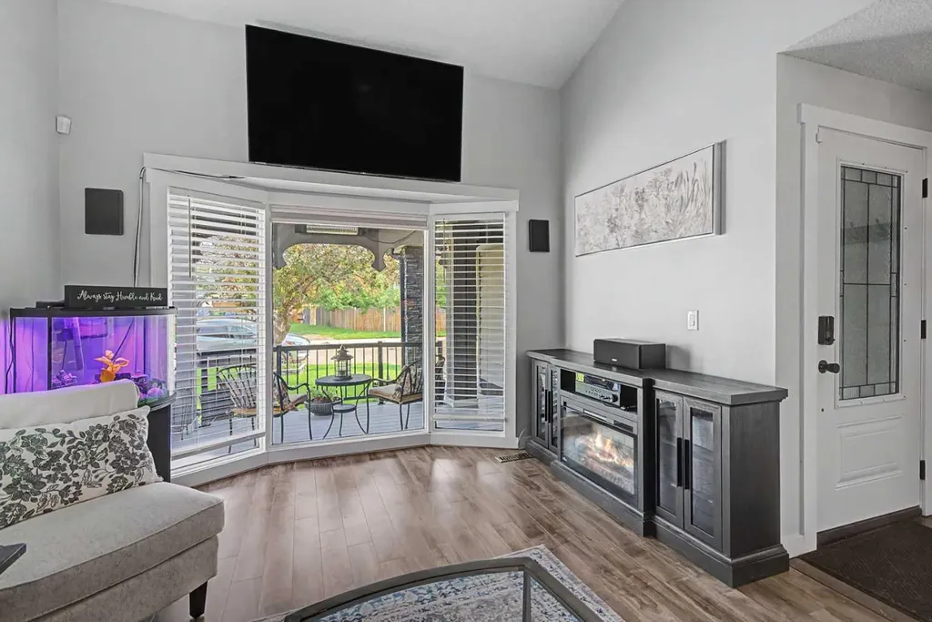 304 Shawcliffe Circle SW Calgary AB T2Y1A4