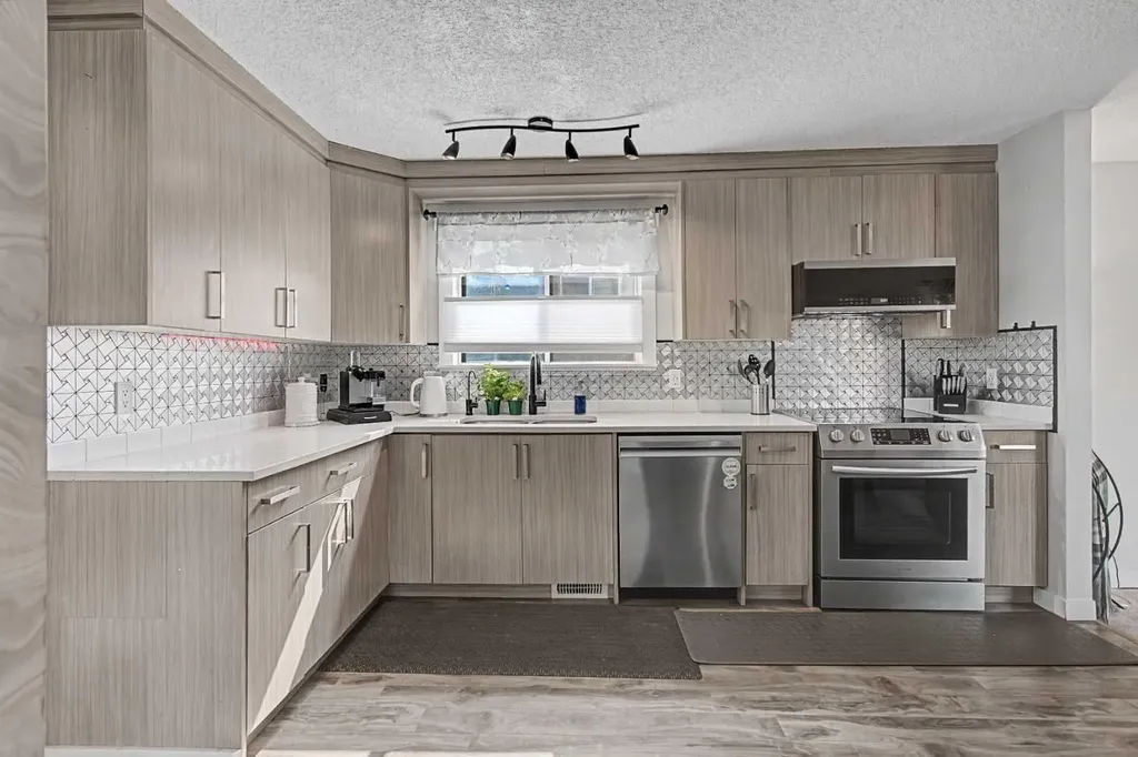 304 Shawcliffe Circle SW Calgary AB T2Y1A4