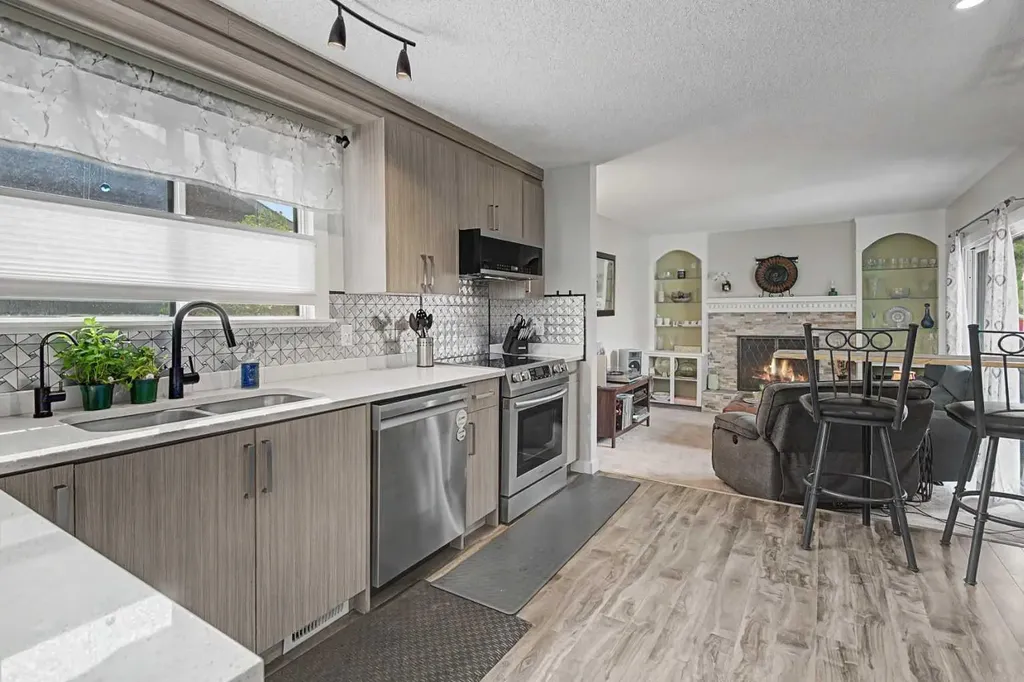 304 Shawcliffe Circle SW Calgary AB T2Y1A4