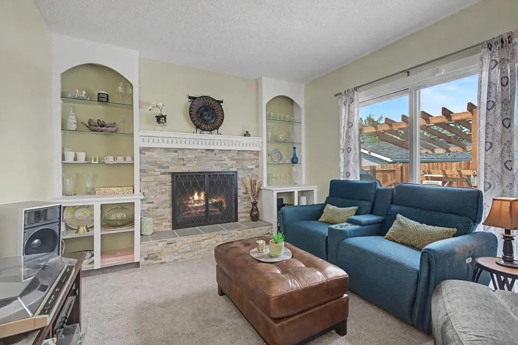 304 Shawcliffe Circle SW Calgary AB T2Y1A4