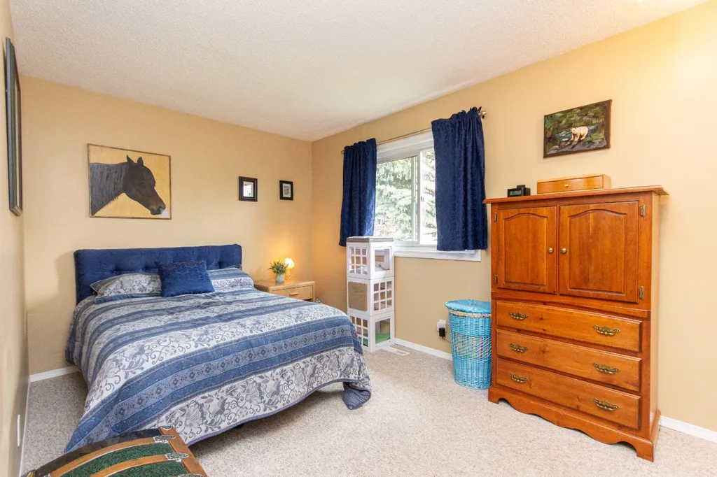 37 Rupert Crescent Red Deer AB T4P 2Y9