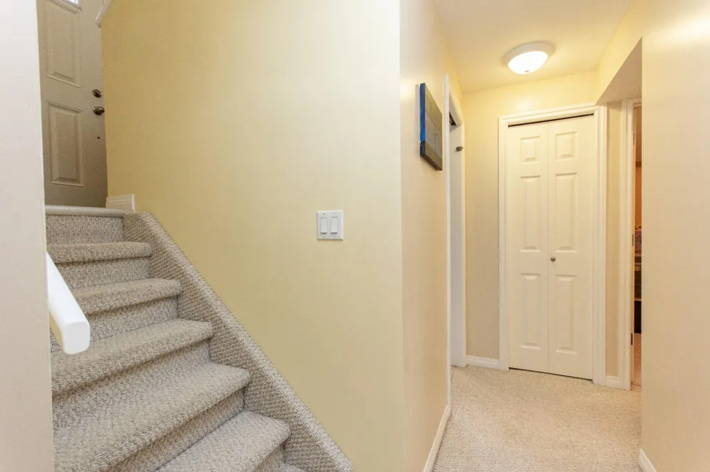 37 Rupert Crescent Red Deer AB T4P 2Y9