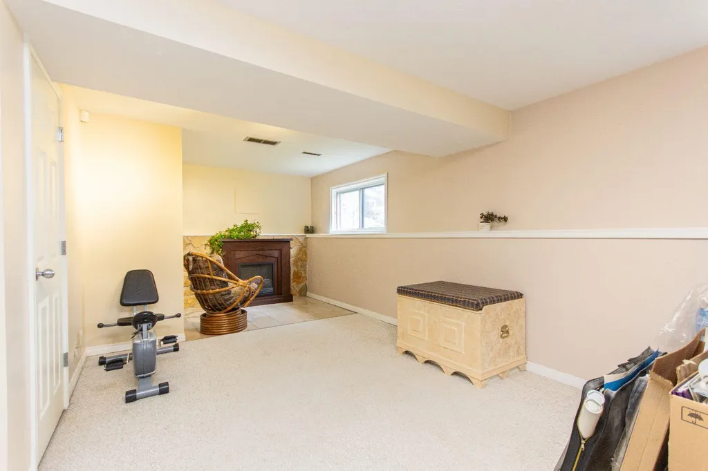 37 Rupert Crescent Red Deer AB T4P 2Y9