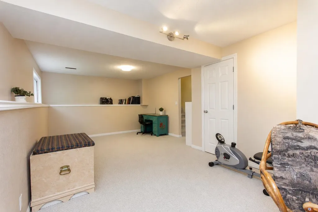 37 Rupert Crescent Red Deer AB T4P 2Y9