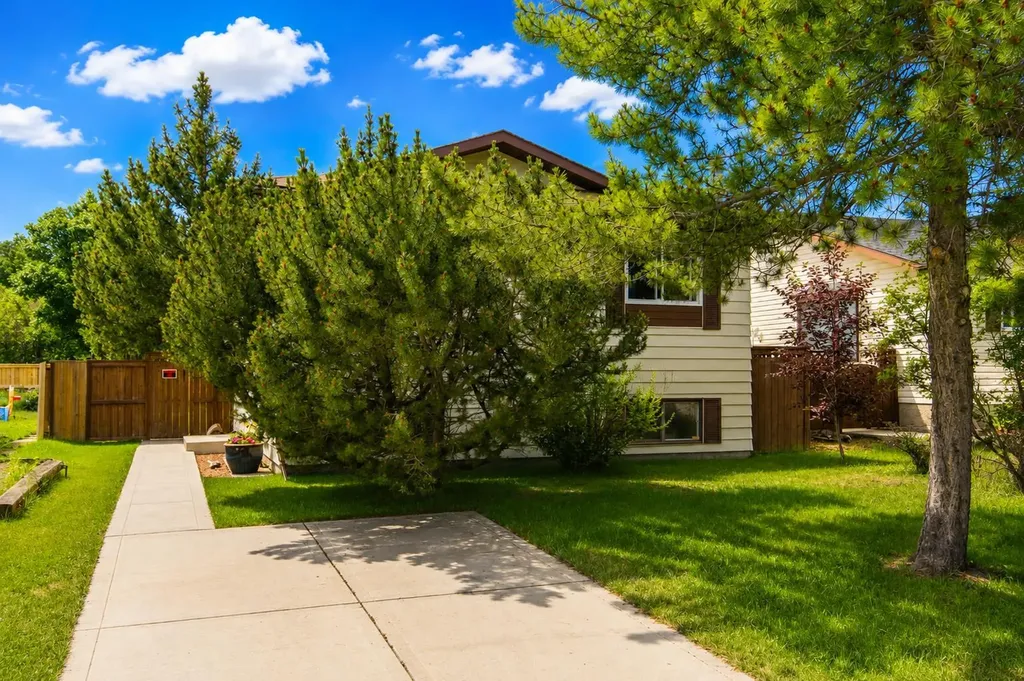 37 Rupert Crescent Red Deer AB T4P 2Y9