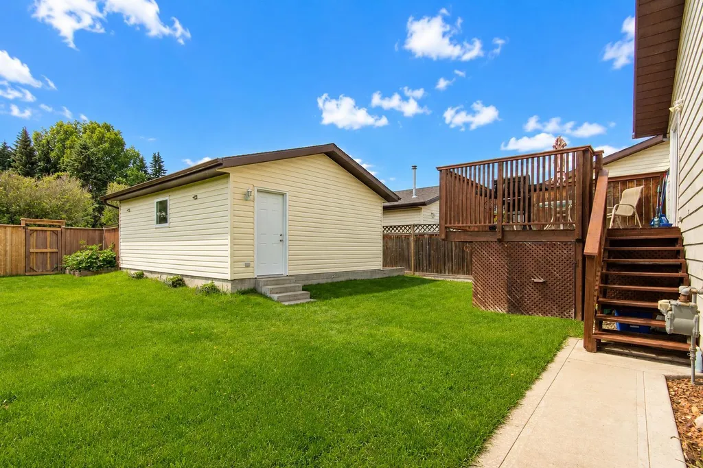 37 Rupert Crescent Red Deer AB T4P 2Y9