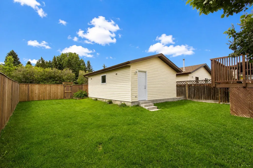 37 Rupert Crescent Red Deer AB T4P 2Y9