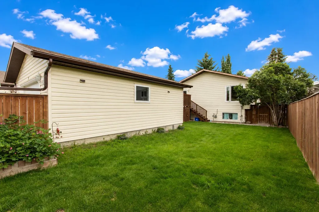 37 Rupert Crescent Red Deer AB T4P 2Y9