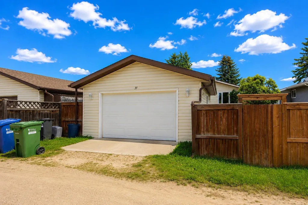 37 Rupert Crescent Red Deer AB T4P 2Y9