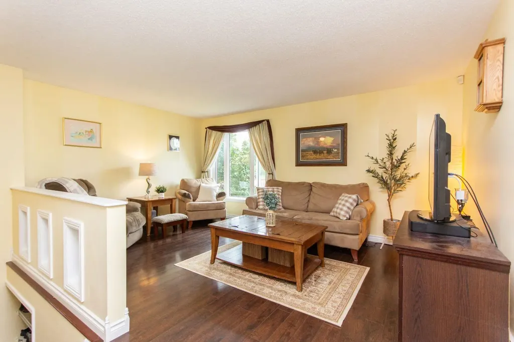 37 Rupert Crescent Red Deer AB T4P 2Y9