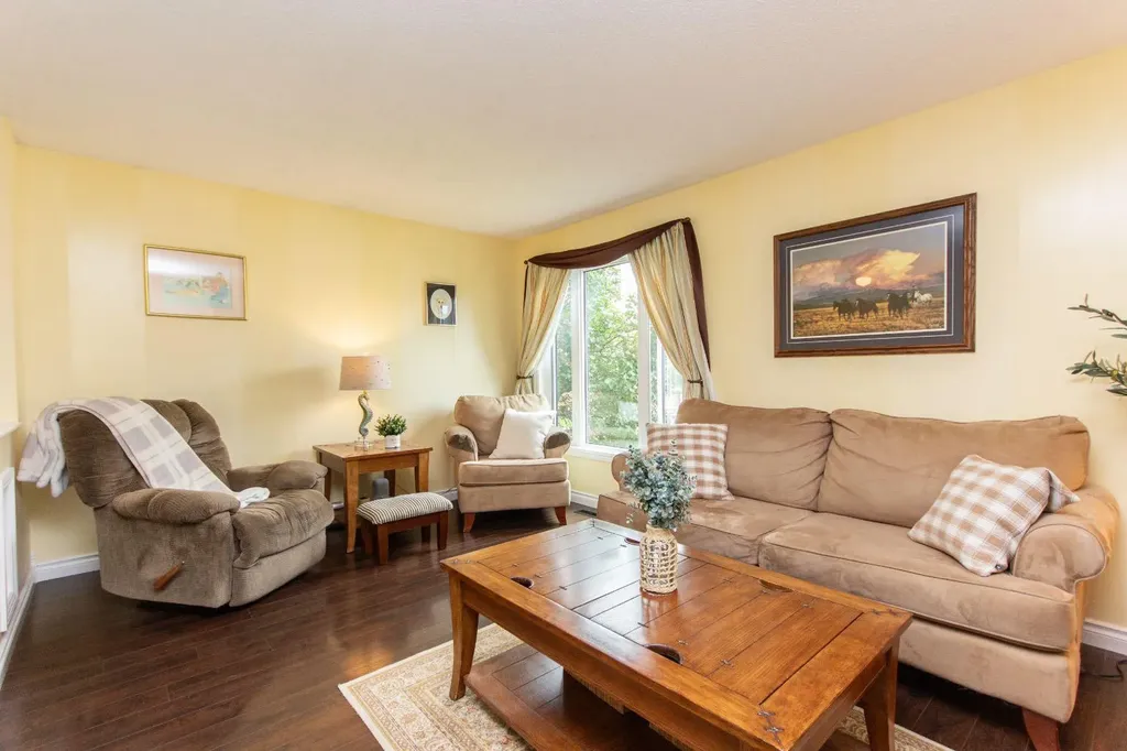 37 Rupert Crescent Red Deer AB T4P 2Y9