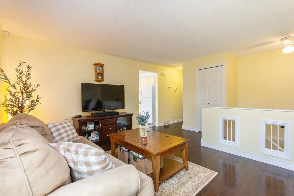 37 Rupert Crescent Red Deer AB T4P 2Y9