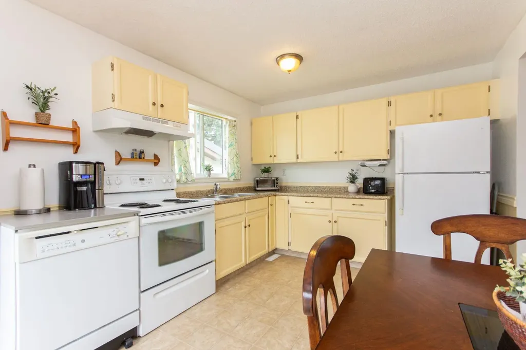 37 Rupert Crescent Red Deer AB T4P 2Y9