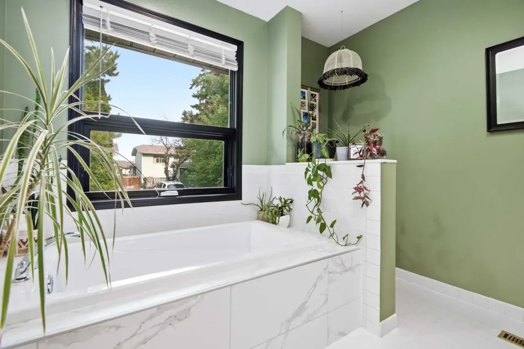 50 Rogers Crescent Red Deer AB T4P 3K5