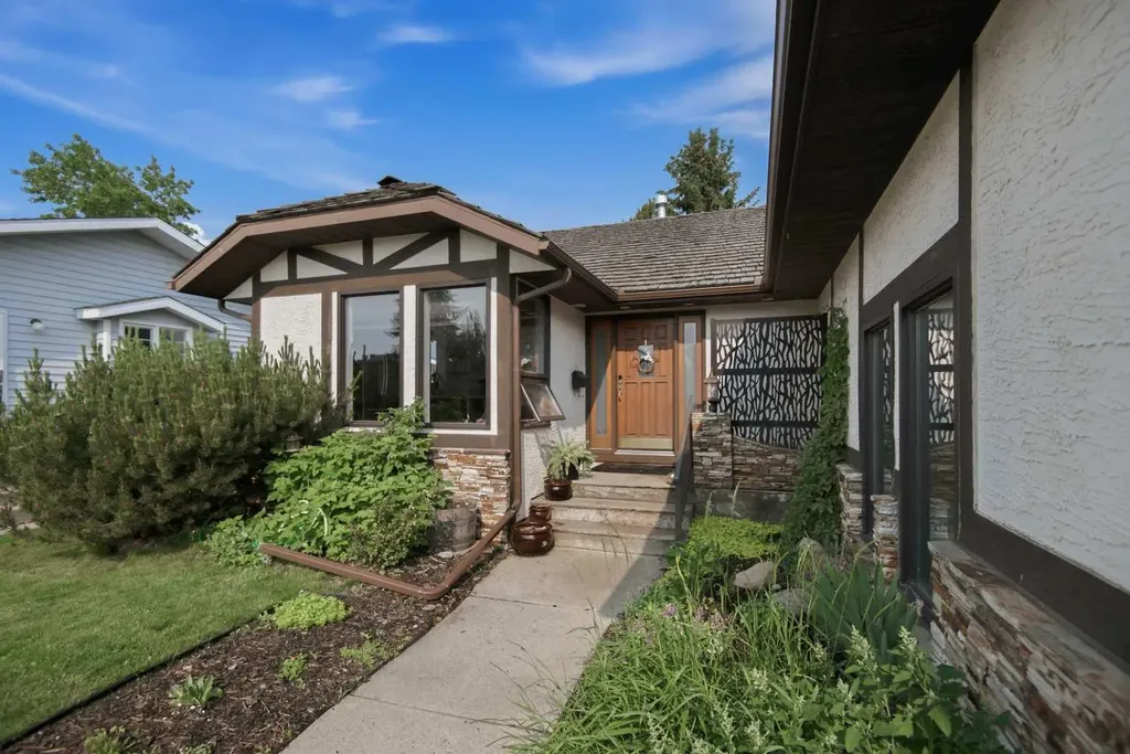 50 Rogers Crescent Red Deer AB T4P 3K5