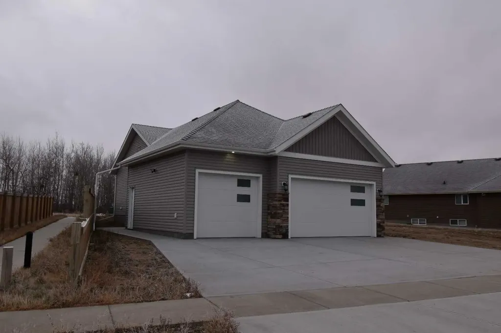 2005 61 Avenue Lloydminster AB T9V 3R2