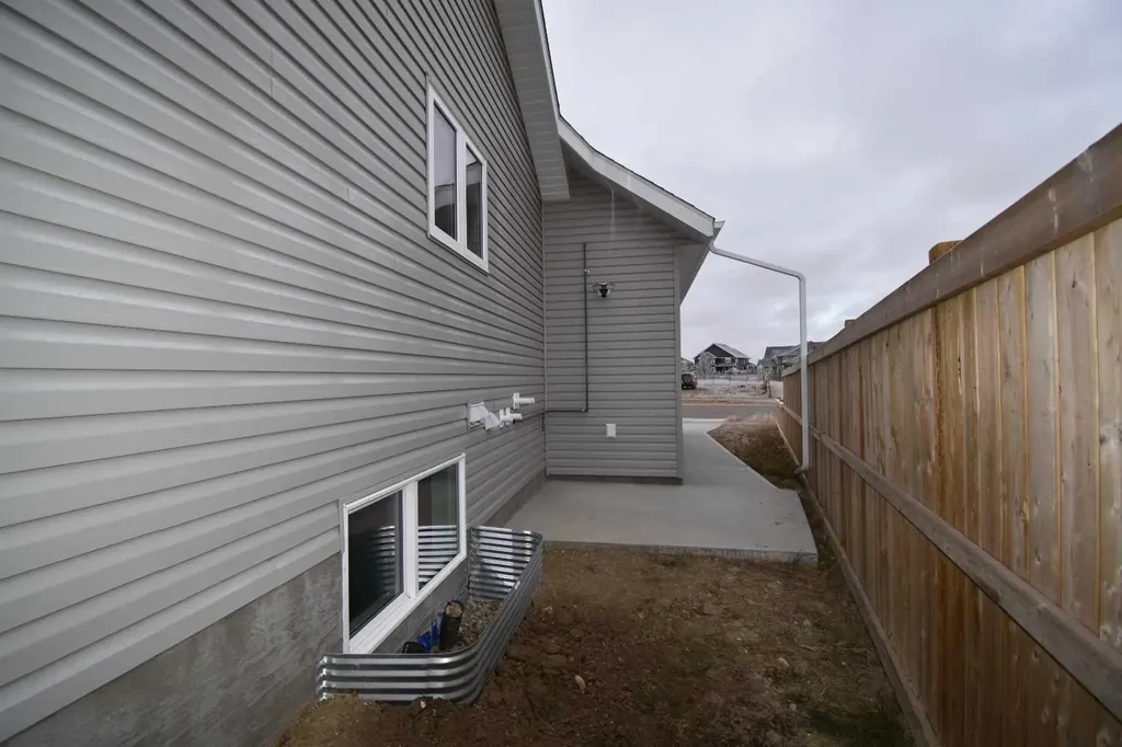 2005 61 Avenue Lloydminster AB T9V 3R2