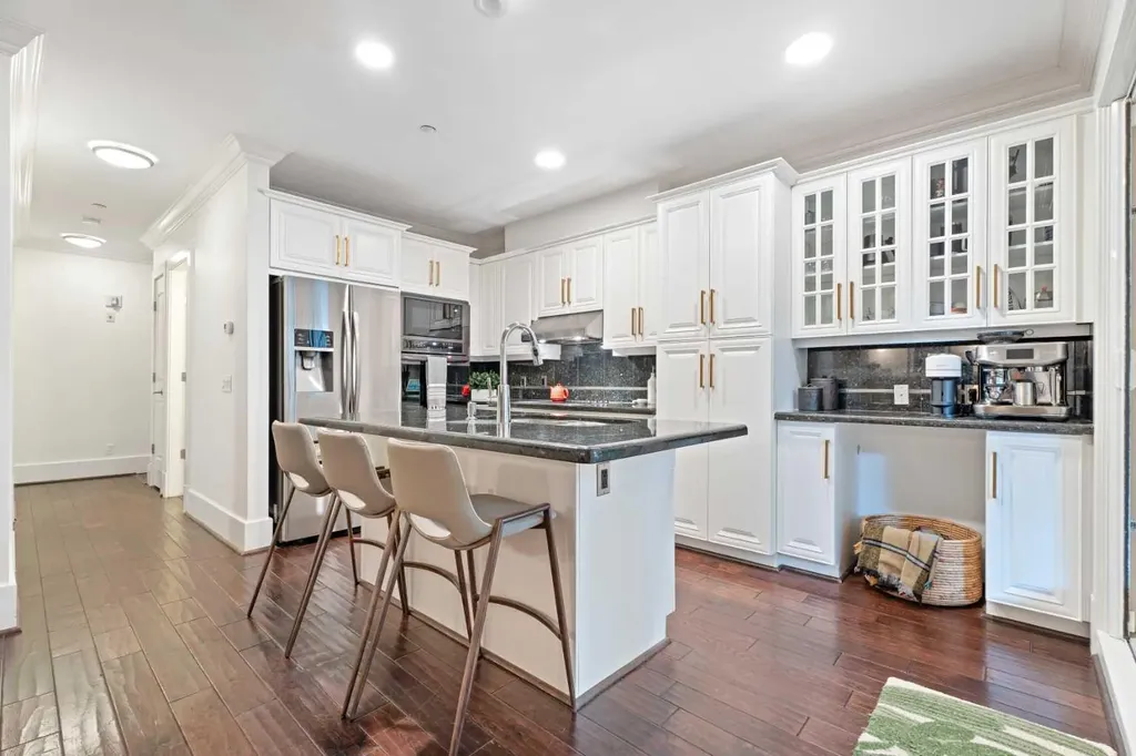 1235 Cameron Avenue SW Calgary AB T2T 0L1