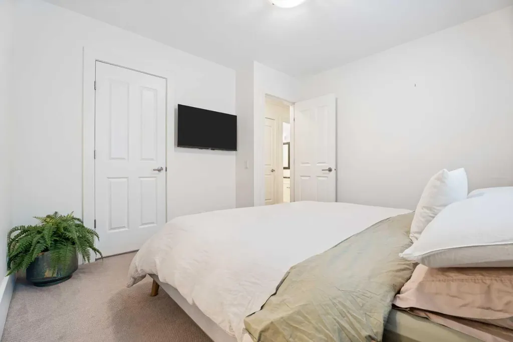 1235 Cameron Avenue SW Calgary AB T2T 0L1