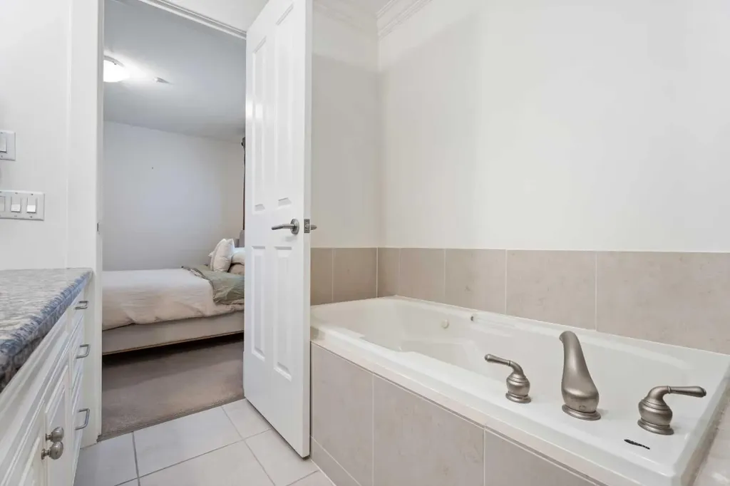 1235 Cameron Avenue SW Calgary AB T2T 0L1