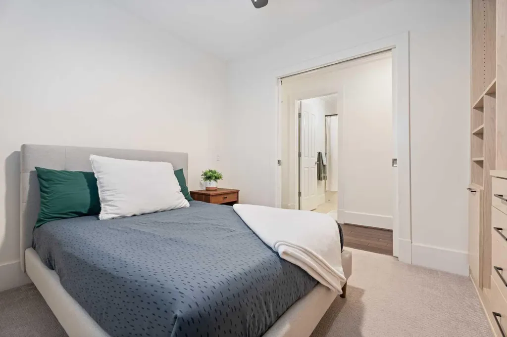 1235 Cameron Avenue SW Calgary AB T2T 0L1