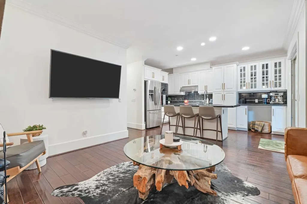 1235 Cameron Avenue SW Calgary AB T2T 0L1