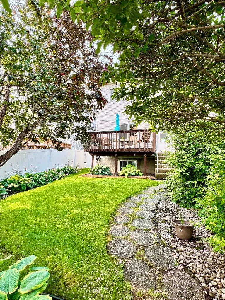 6011 54 Street Rocky Mountain House AB T4T 1L9