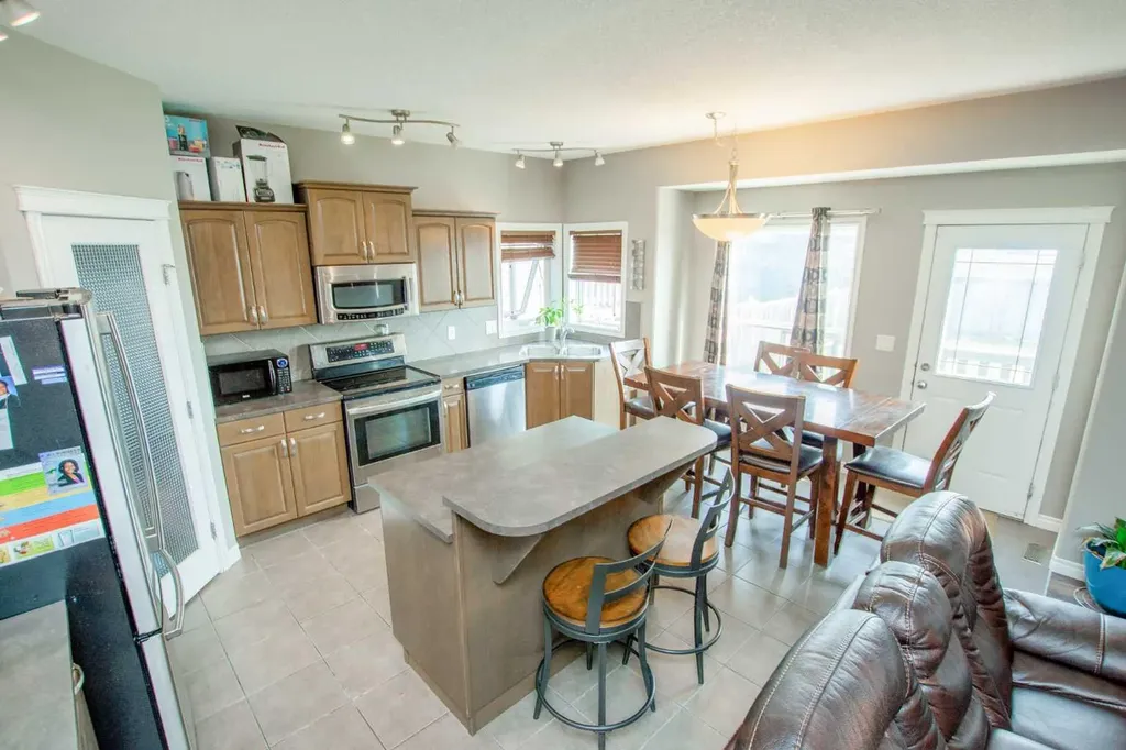 83 Pinnacle Lake Drive Grande Prairie AB T8W 0A9