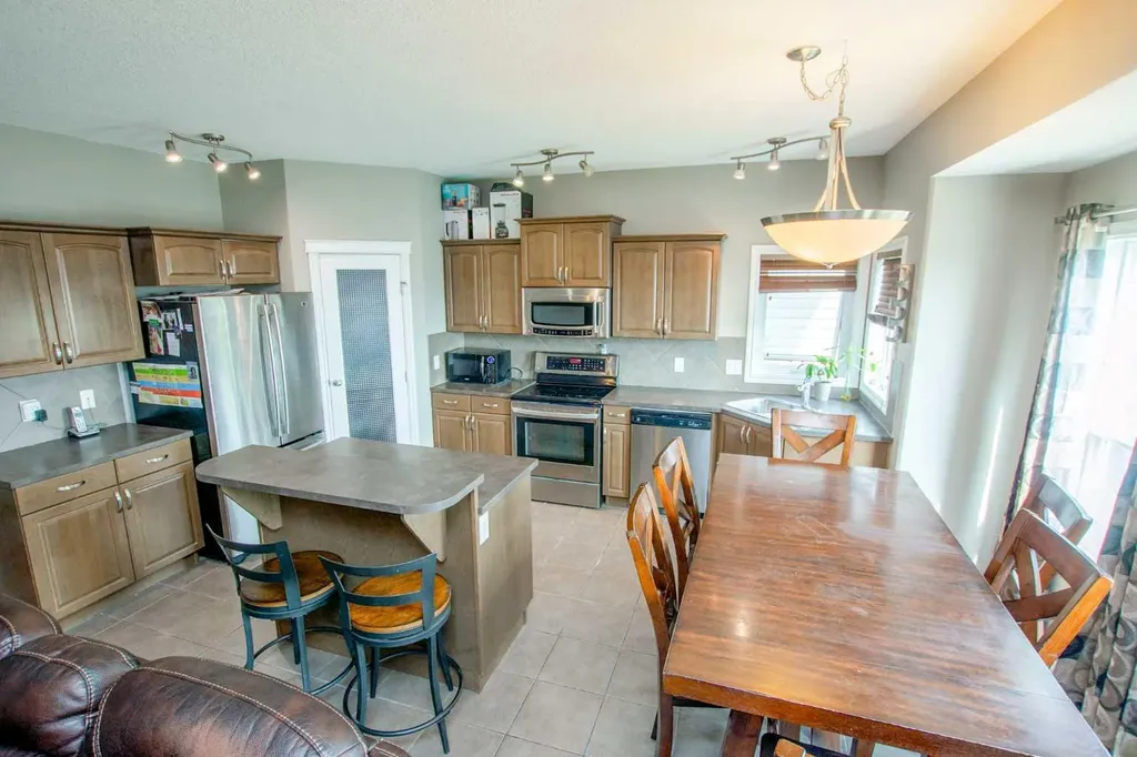 83 Pinnacle Lake Drive Grande Prairie AB T8W 0A9