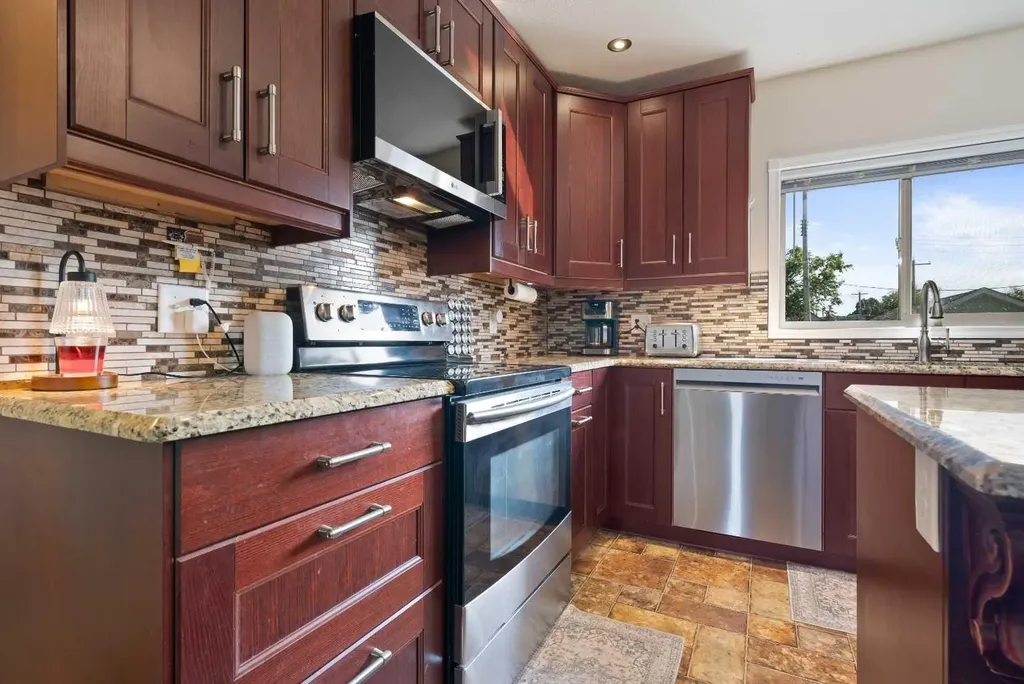 33 3 Avenue E Tilley AB T0J3K0