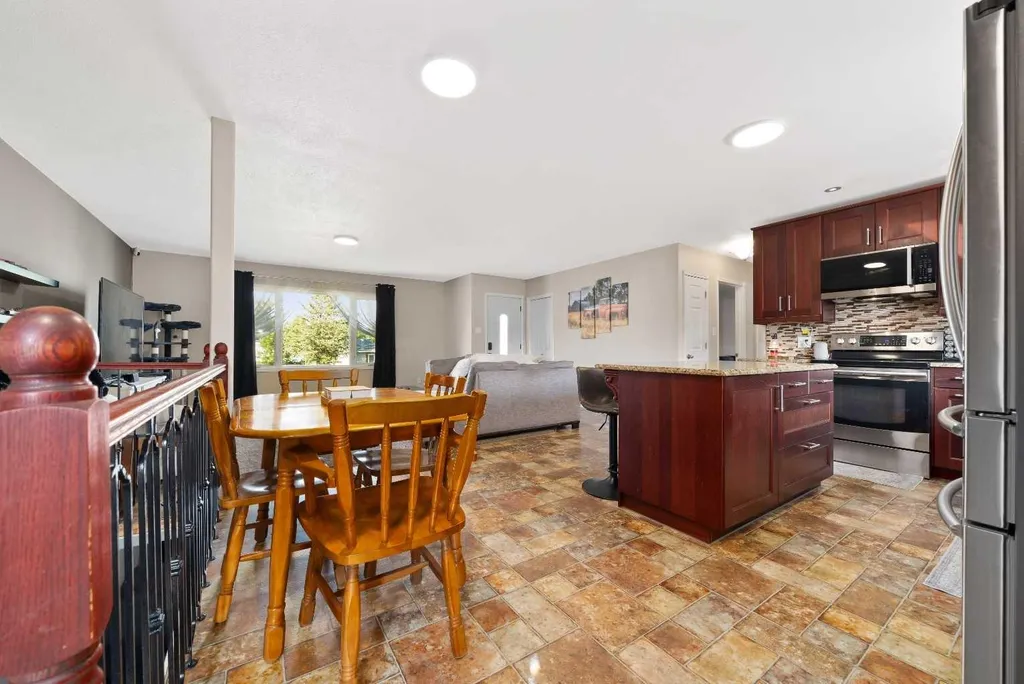 33 3 Avenue E Tilley AB T0J3K0