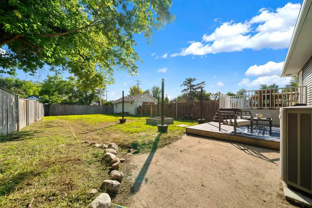 33 3 Avenue E Tilley AB T0J3K0