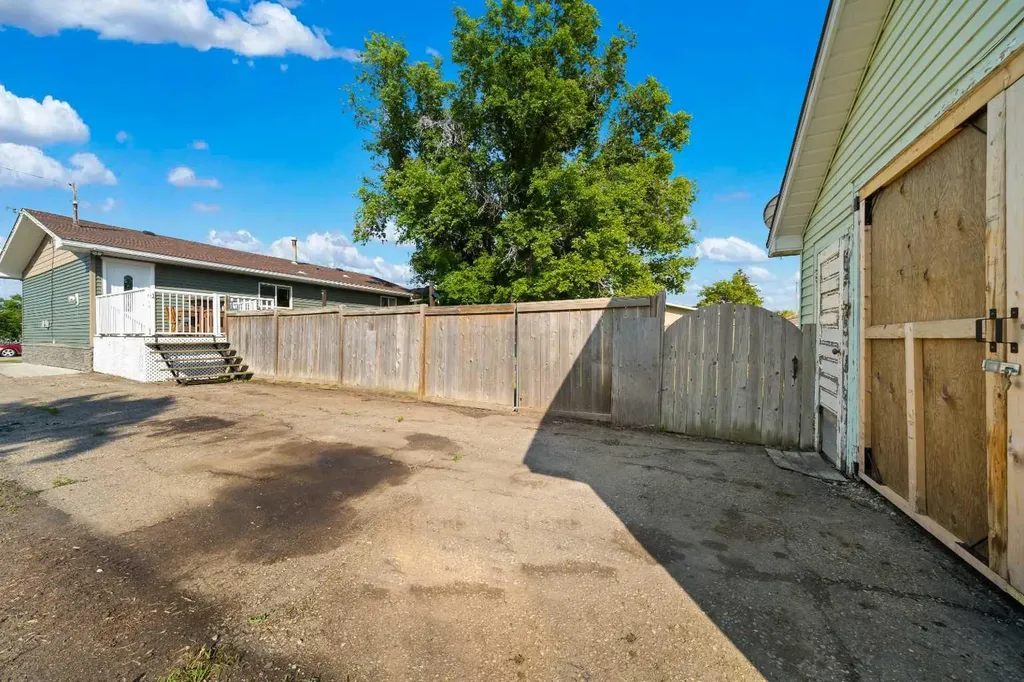 33 3 Avenue E Tilley AB T0J3K0