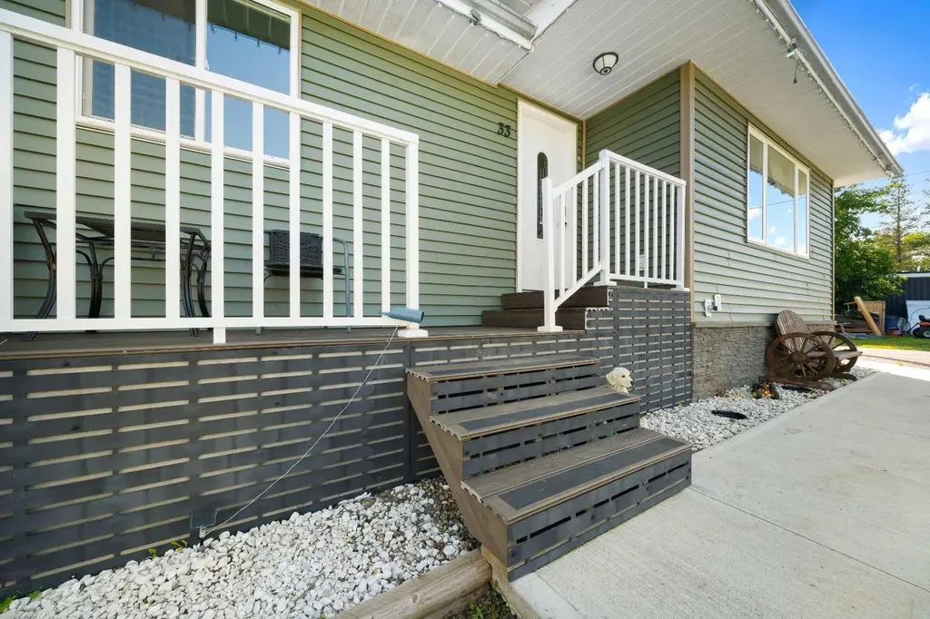 33 3 Avenue E Tilley AB T0J3K0