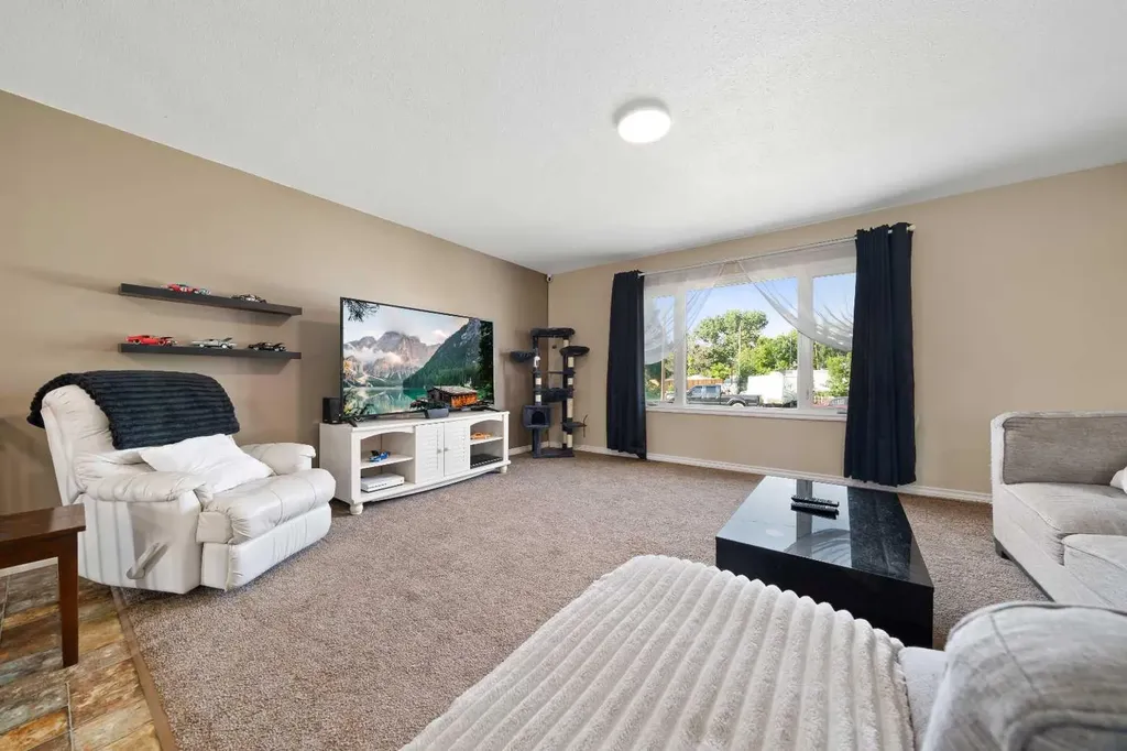 33 3 Avenue E Tilley AB T0J3K0