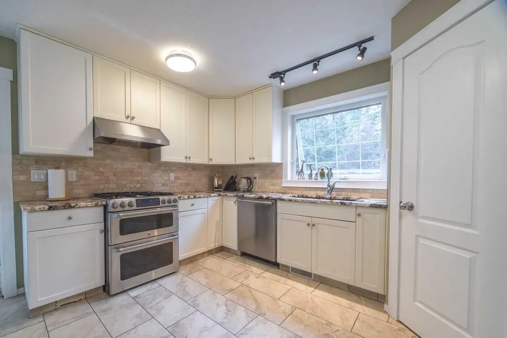 111-5241 325a Township Sundre AB T0M1X0