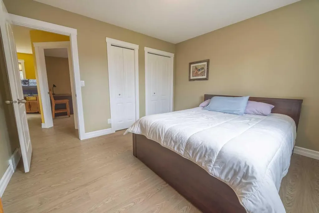 111-5241 325a Township Sundre AB T0M1X0