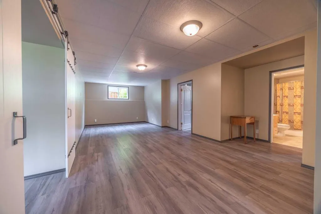 111-5241 Township Road 325a Sundre AB T0M1X0