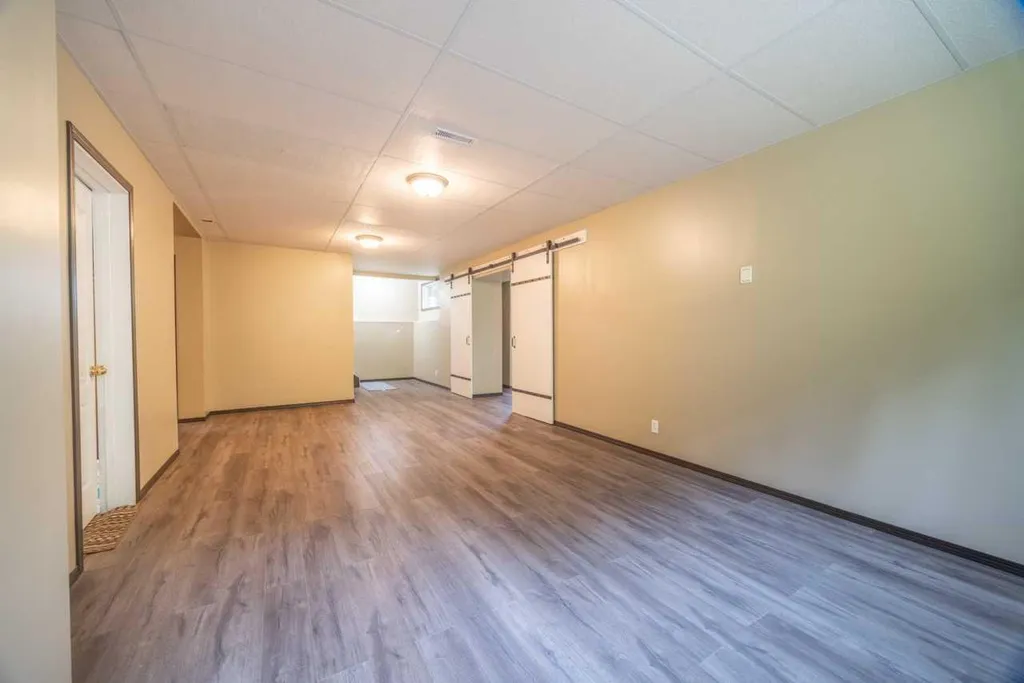 111-5241 Township Road 325a Sundre AB T0M1X0