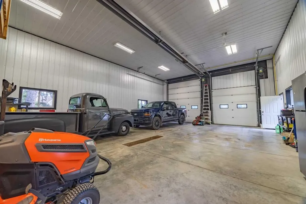 111-5241 325a Township Sundre AB T0M1X0