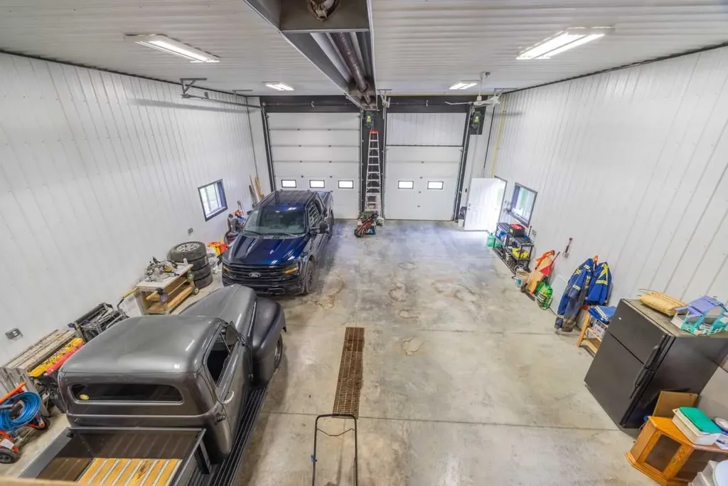 111-5241 325a Township Sundre AB T0M1X0