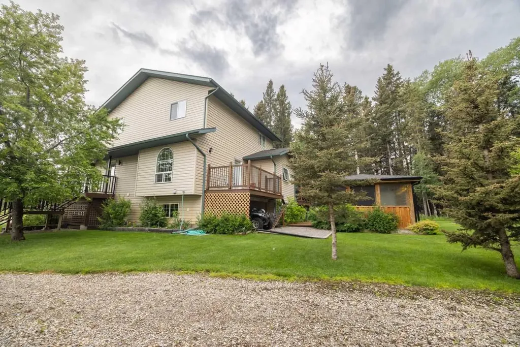 111-5241 325a Township Sundre AB T0M1X0