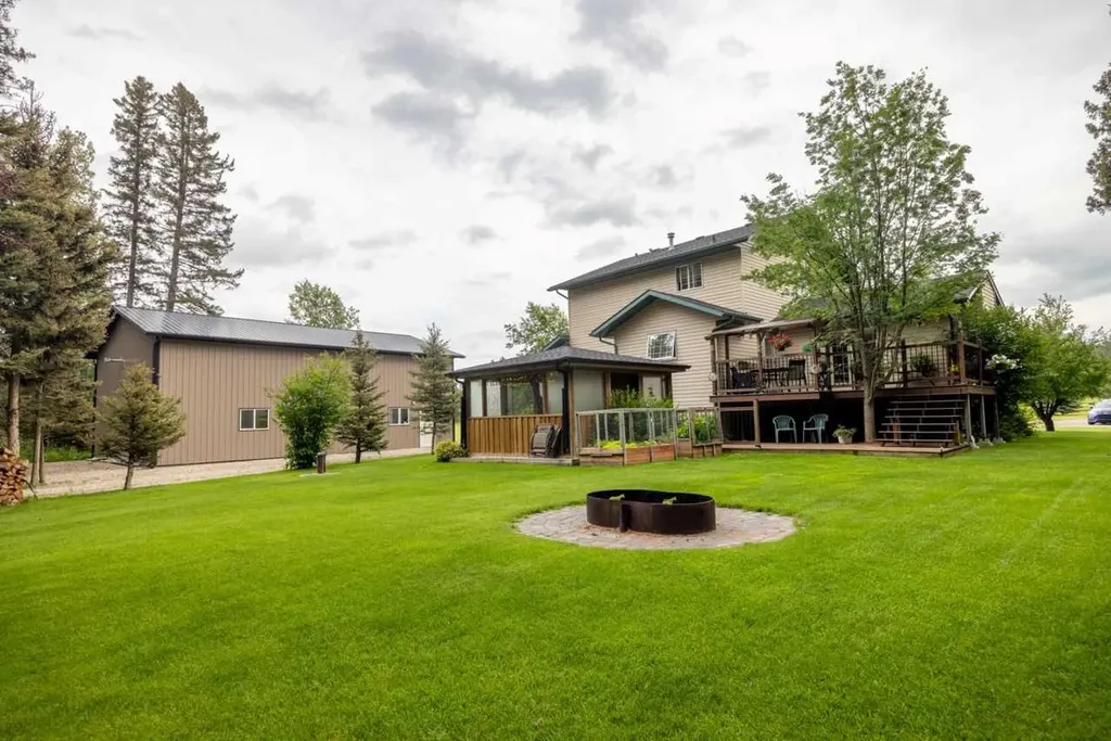 111-5241 325a Township Sundre AB T0M1X0